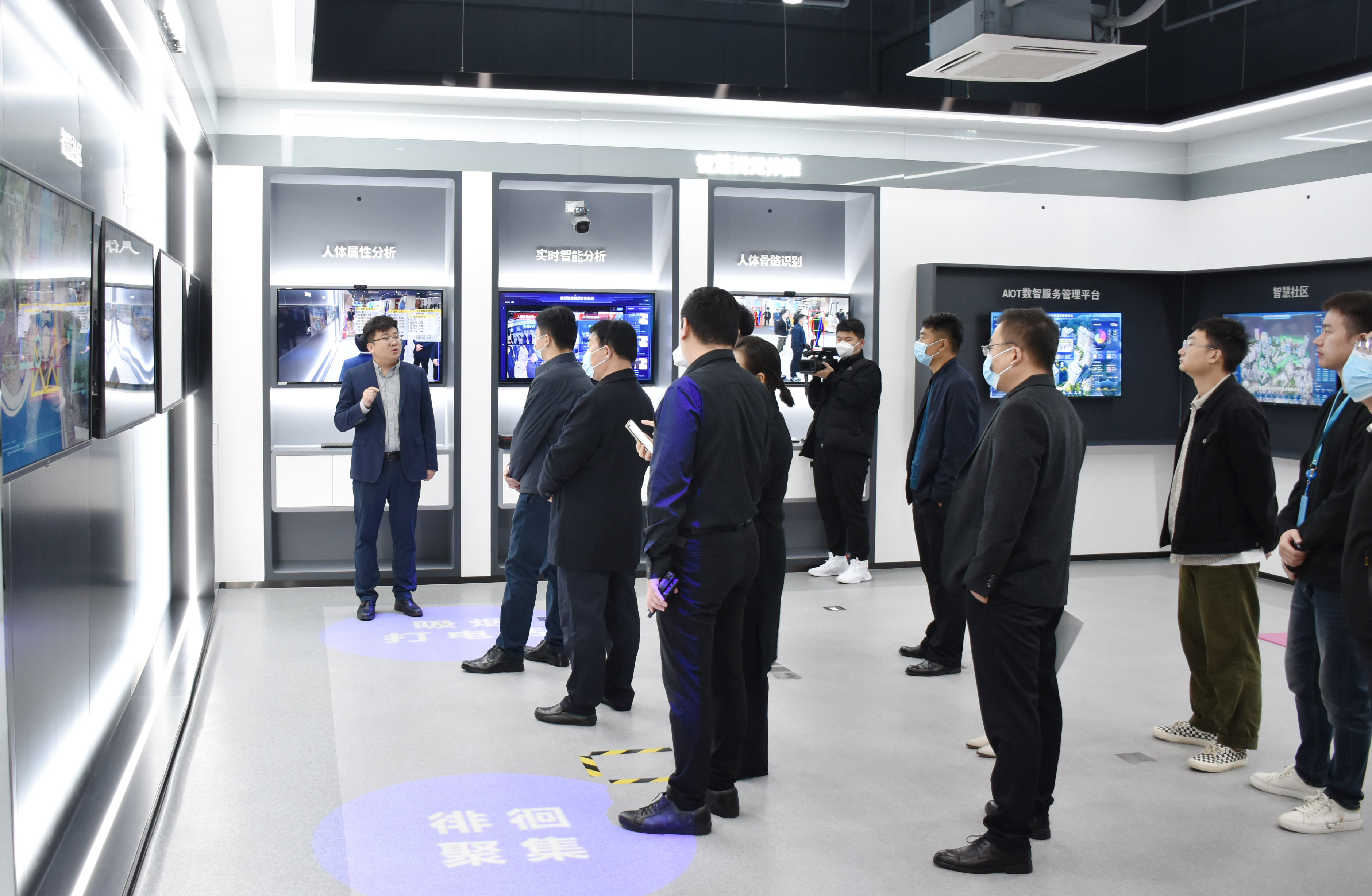 泰安市岱岳区委副书记、区长刘国成一行考察调研小视科技